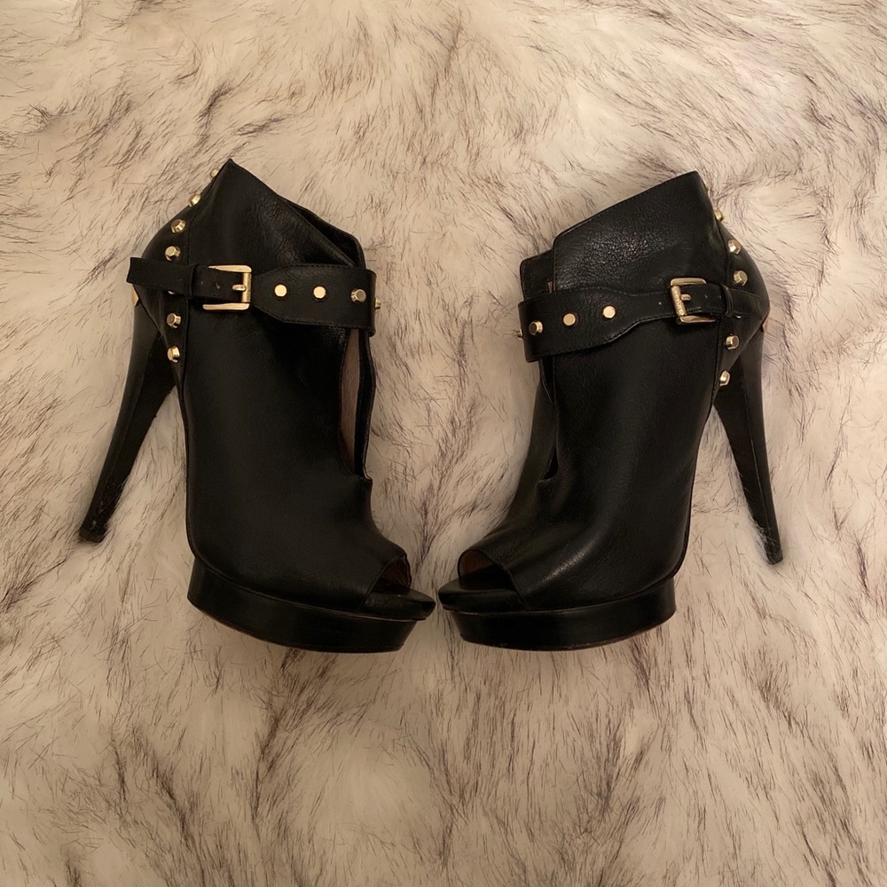 MICHAEL KORS BLACK LEATHER STUDDED PLATFORM HEELS/BOOTIES…SIZE 8M